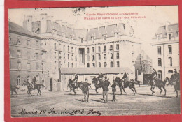 Paris - Garde Républicaine - Cavalerie - Manoeuvre Dans La Cour Des Célestins - Police - Gendarmerie