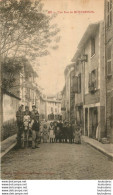 MONTBRISON UNE RUE - Montbrison