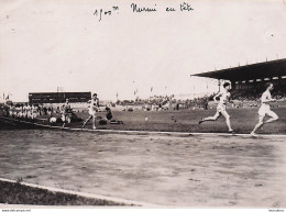 PHOTO DE PRESSE PARIS J.O.  De 1924 LE 1500 METRES NURMI VAINQUEUR  JEUX OLYMPIQUES 1924 PHOTO ORIGINALE 18X13CM - Juegos Olímpicos