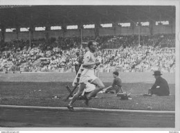 PHOTO DE PRESSE PARIS J.O.  De 1924 LE 5000 METRES NURMI VAINQUEUR  JEUX OLYMPIQUES 1924 PHOTO ORIGINALE 18X13CM - Olympische Spiele