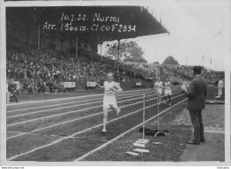 PHOTO DE PRESSE PARIS J.O.  1924 LE 1500 M ARRIVEE VAINQUEUR NURMI  JEUX OLYMPIQUES 1924 PHOTO 18X13CM R4 - Olympische Spiele
