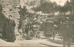 CPA - 65 - Lourdes - Hôpital De N.D.des Sept-Douleurs - Départ Des Malades Pour Les Piscines - Gesundheit