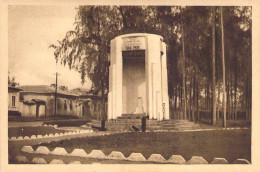 CPA AFRIQUE / BENIN "Ouidah, Le Monument Aux Morts" - Benin