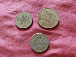 2 - ARABIE-SAOUDITE, Lot De 3 Monnaies , 10 Et 50 HALALA , 1972 - Arabia Saudita