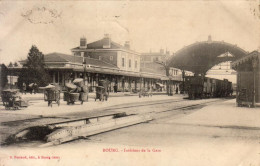 D01   BOURG  Intérieur De La Gare........... Avec Train En Gare - Gares - Avec Trains