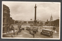 LONDON  ENGLAND, BUS BUSES - Trafalgar Square