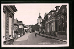 AK Uithuizen, Hoofstraat Met Ned. Herv. Kerk.  - Uithuizen