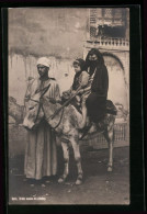 AK Cairo / Kairo, Arabic Woman On A Donkey, Ägyptische Familie Mit Esel  - Donkeys