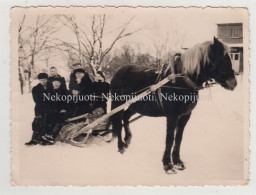 Lietuva, žmonės Rogėse, Apie 1950 M. Fotografija. Dydis - 11,2x8,2 Cm. - Lituania