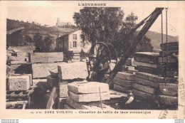 63 VOLVIC CHANTIER DE TAILLE DE LAVE VOLCANIQUE - Volvic