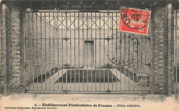 FRESNES : ETABLISSEMENT PENITENCIERE - PREAU CELLULAIRE - Fresnes