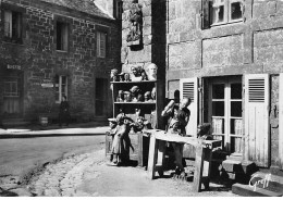 LOCRONAN - Sculptures Bretonnes Par Job - Très Bon état - Locronan