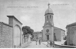 CHIROUBLES - Place De L'Eglise - Très Bon état - Chiroubles