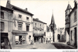 ACAP4-49-0374 - DOUE-LA-FONTAINE - Place Saint-Pierre - Doue La Fontaine