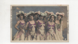 Par Walery - CPA - Groupe Jeunes Filles En Robes Violettes - 1905 - - Walery
