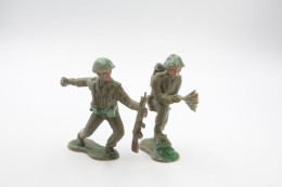 Crescent Toys Co LTD , 2 British Soldiers ( Flame Thrower Grenade ) , Made In England, Vintage, Lot - Figuren