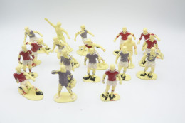 Airfix FOOTBALLERS Soccer, Scale 1/32, Vintage 18Pc - Small Figures