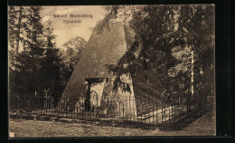 AK Rheinsberg, Pyramide Mit Bäumen  - Rheinsberg