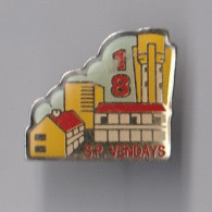 PIN'S   THEME POMPIERS  DE VENDAYS  EN GIRONDE  TRES RARE - Firemen