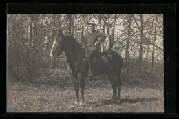 Foto-AK Reiter Mit Hut Auf Einem Pferd  - Hippisme