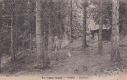 J16-51)  VERTUS - EN CHAMPAGNE -  SOUS BOIS  - ANIMEE - PERSONNAGE AVEC CHIEN - EN  1918 - ( 2 SCANS ) - Vertus