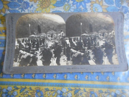 PHOTO STEREO JAPAN 1904 BREAKING RANKS SOLDLERS OF THE IMPERIAL ARMY NOW AT THE FRONT - Asie