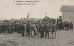 91 LES GREVES DE DRAVEIL VIGNEUX LA JOURNEE SANGLANTE DU 30 JUILLET LA REUNION EN PLEIN VENT  CPA BON ETAT - Grèves