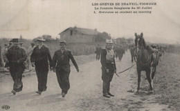 91 LES GREVES DE DRAVEIL VIGNEUX LA JOURNEE SANGLANTE DU 30 JUILLET GREVISTES SE RENDANT AU MEETING  CPA BON ETAT - Grèves