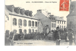 Plomodiern - Place De L'église - Piriou Boucher - Cliché Le Doaré - Plomodiern