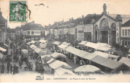 COURTENAY - La Place, Le Jour Du Marché - Très Bon état - Courtenay