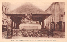 LANGOGNE - Le Square Du Souvenir Et La Halle - Très Bon état - Langogne