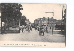 MELUN - Entrée Du Pont Du Moulin Et La Rue Saint Etienne - Très Bon état - Melun