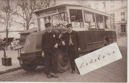 CLAMART - On Pose Devant L'Autobus " 6049 " Assurant La Liaison Mairie De Clamart - Petit Clamart  ( Carte Photo ) 1/2 - Clamart