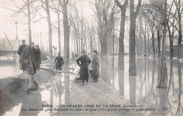 75007 - PARIS - SAN32499 - Les Sapeurs Du Génie établissant Les Digues Au Quai D'Orsay Pour Protéger Le Garde Meuble - Arrondissement: 07