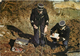  GENDARMES D'UNE BRIGADE DE RECHERCHES - Police - Gendarmerie