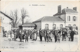 51 - FISMES - La Gare - Extérieur - Très Animée - Fismes