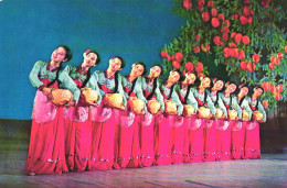 ENTERTAINMENT, DANCERS, WOMEN, NORTH KOREA, POSTCARD - Corea Del Nord