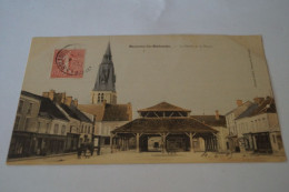 CPA Loiret - Beaune-la-Rolande - La Halle Et La Place - Beaune-la-Rolande