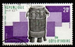 COTE  D' IVOIRE     -     1977  .   Y&T N° 420 Oblitéré.    Musique  /  Tam-tam - Côte D'Ivoire (1960-...)