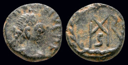 Marcian AE Nummus Monogram In Wreath - The End Of Empire (363 AD Tot 476 AD)