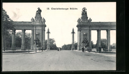 AK Berlin, Passanten Auf Der Charlottenburger Brücke  - Charlottenburg