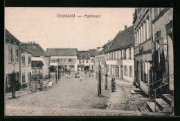 AK Grünstadt, Marktplatz Mit Geschäften  - Gruenstadt