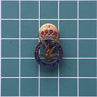 Badge Pin ZN013280 - Weapon Shooting Spain Alicante Sociedad De Tiro De Pichon - Andere & Zonder Classificatie