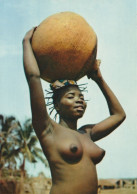 CARTE POSTALE ORIGINALE 3470 : AFRIQUE EN COULEURS UNE JEUNE FILLE SEINS NUS PIN UP SEXY ET EROTIC - Pin-Ups