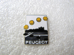 PIN'S     PEUGEOT   GRAND PRIX LYON     TENNIS    Email Grand Feu  STADIUM - Peugeot