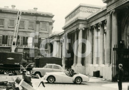 1957 REAL PHOTO FOTO TRIUMPH TR3 HYDE PARK CORNER LONDON UK UNITED KINGDOM AT820 - Cars