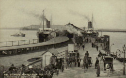 Mail Steamers At Kingstown Pier - Holyhead And Kingstown Service - Gares - Avec Trains