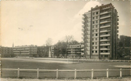 92* ST CLOUD  Stade Et Nouveaux Immeublles CPSM (9x14cm)       RL44,1003 - Saint Cloud