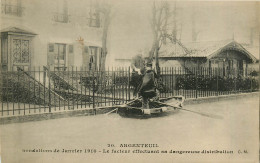 95* ARGENTEUIL  Crue 1910 – Facteur Effectuant La Distribution        RL44,1370 - Argenteuil