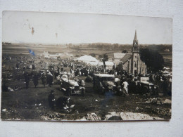 SUPERBE CARTE PHOTO (ROYAUME-UNI ?) - SCENE ANIMEE - FÊTE DE VILLAGE Ou SALON (chapiteau) - Automobiles De Luxe - Autres & Non Classés